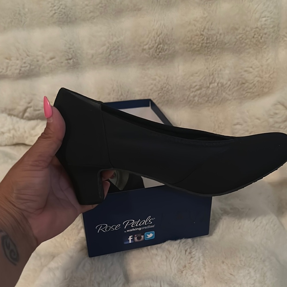 Sleek Black Heels with Modern Design
